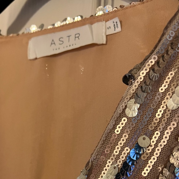 Show stopping sequined top! - Picture 5 of 5